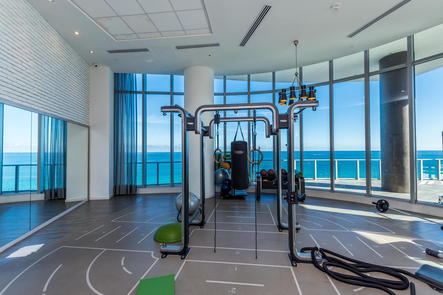 Wake Up To The Sound Of Waves In A Stylish Condo In A Luxury Resort Hollywood Exterior photo