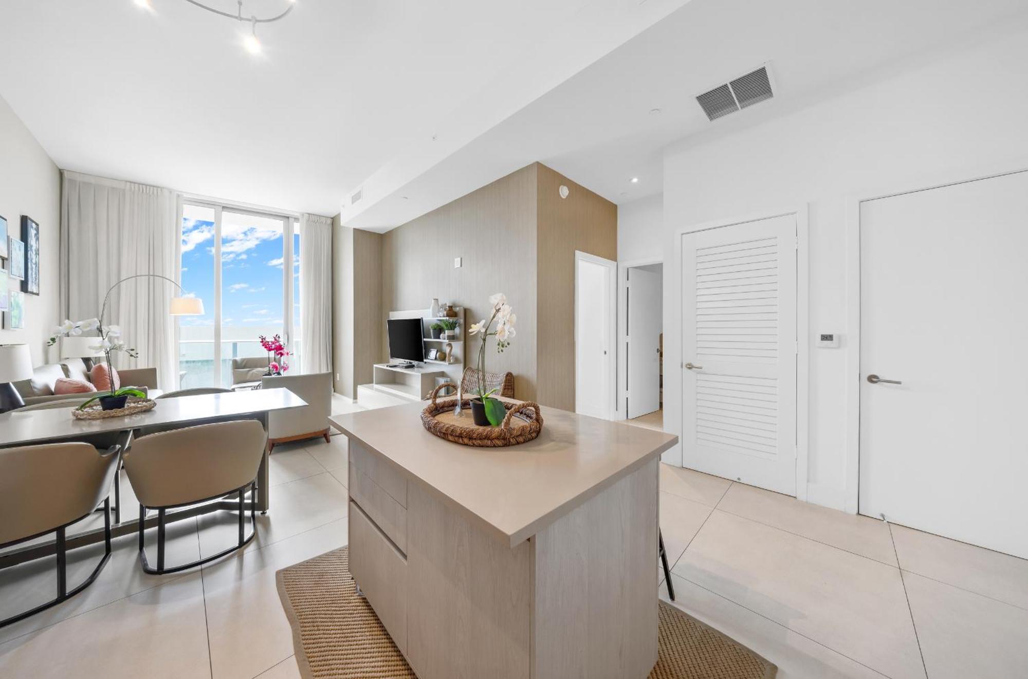 Wake Up To The Sound Of Waves In A Stylish Condo In A Luxury Resort Hollywood Exterior photo